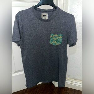Men’s Size S Tee w/ pocket design